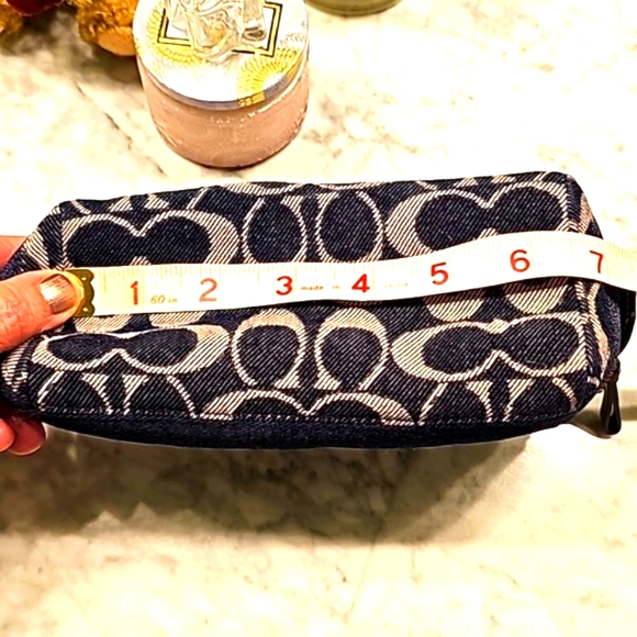 VINTAGE WOMEN'S COACH DENIM MAKEUP BAG IN LEATHER COLOR BLUE WITH BROWN TRIM - Picture 14 of 16